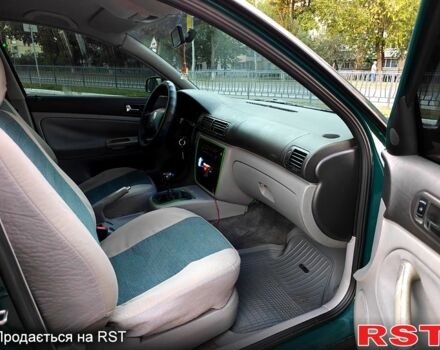 Зелений Фольксваген Пассат, об'ємом двигуна 1.6 л та пробігом 250 тис. км за 2899 $, фото 4 на Automoto.ua