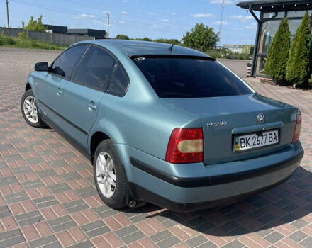 Зелений Фольксваген Пассат, об'ємом двигуна 1.6 л та пробігом 320 тис. км за 4300 $, фото 2 на Automoto.ua