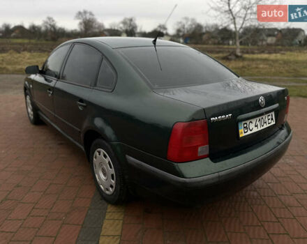 Зеленый Фольксваген Пассат, объемом двигателя 1.78 л и пробегом 334 тыс. км за 3150 $, фото 3 на Automoto.ua