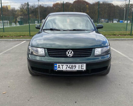 Зеленый Фольксваген Пассат, объемом двигателя 2.33 л и пробегом 211 тыс. км за 3500 $, фото 1 на Automoto.ua