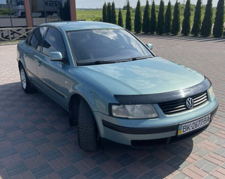 Зелений Фольксваген Пассат, об'ємом двигуна 1.6 л та пробігом 320 тис. км за 4300 $, фото 4 на Automoto.ua