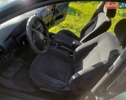 Зелений Фольксваген Пассат, об'ємом двигуна 1.6 л та пробігом 347 тис. км за 3100 $, фото 7 на Automoto.ua