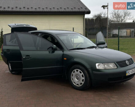 Зеленый Фольксваген Пассат, объемом двигателя 1.78 л и пробегом 334 тыс. км за 3150 $, фото 8 на Automoto.ua