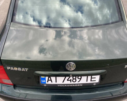 Зеленый Фольксваген Пассат, объемом двигателя 2.33 л и пробегом 211 тыс. км за 3500 $, фото 12 на Automoto.ua