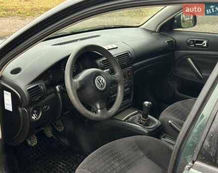 Зеленый Фольксваген Пассат, объемом двигателя 1.78 л и пробегом 334 тыс. км за 3150 $, фото 12 на Automoto.ua