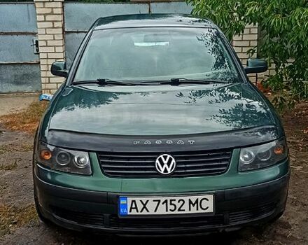 Зеленый Фольксваген Пассат, объемом двигателя 1.8 л и пробегом 221 тыс. км за 4250 $, фото 2 на Automoto.ua