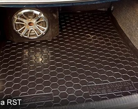 Зеленый Фольксваген Пассат, объемом двигателя 1.8 л и пробегом 221 тыс. км за 4250 $, фото 8 на Automoto.ua