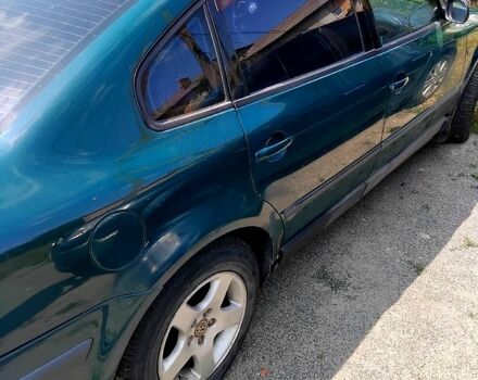 Зелений Фольксваген Пассат, об'ємом двигуна 1.8 л та пробігом 300 тис. км за 2600 $, фото 2 на Automoto.ua