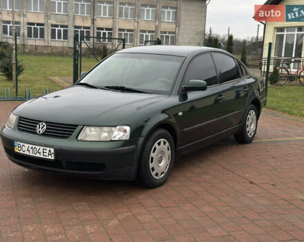 Зеленый Фольксваген Пассат, объемом двигателя 1.78 л и пробегом 334 тыс. км за 3150 $, фото 1 на Automoto.ua