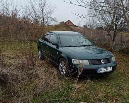 Зеленый Фольксваген Пассат, объемом двигателя 1.9 л и пробегом 400 тыс. км за 3200 $, фото 1 на Automoto.ua