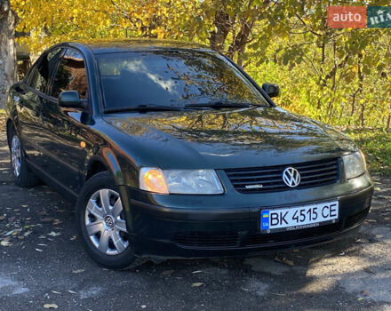 Зеленый Фольксваген Пассат, объемом двигателя 1.78 л и пробегом 375 тыс. км за 2650 $, фото 2 на Automoto.ua