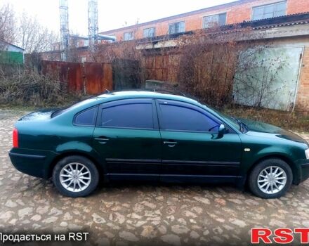 Зеленый Фольксваген Пассат, объемом двигателя 1.8 л и пробегом 295 тыс. км за 3600 $, фото 2 на Automoto.ua