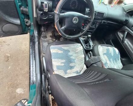 Зеленый Фольксваген Пассат, объемом двигателя 1.8 л и пробегом 300 тыс. км за 3150 $, фото 10 на Automoto.ua