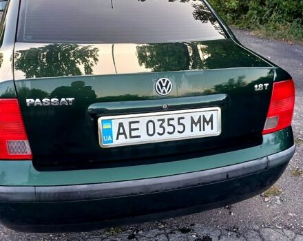 Зеленый Фольксваген Пассат, объемом двигателя 1.8 л и пробегом 325 тыс. км за 2250 $, фото 1 на Automoto.ua