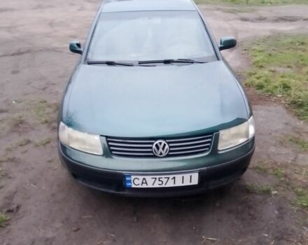 Зеленый Фольксваген Пассат, объемом двигателя 1.9 л и пробегом 467 тыс. км за 4200 $, фото 1 на Automoto.ua