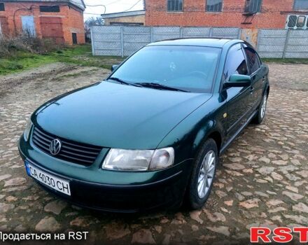 Зеленый Фольксваген Пассат, объемом двигателя 1.8 л и пробегом 295 тыс. км за 3600 $, фото 1 на Automoto.ua