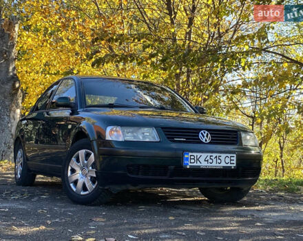 Зеленый Фольксваген Пассат, объемом двигателя 1.78 л и пробегом 375 тыс. км за 2550 $, фото 1 на Automoto.ua