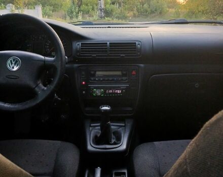 Зеленый Фольксваген Пассат, объемом двигателя 1.8 л и пробегом 325 тыс. км за 2250 $, фото 7 на Automoto.ua