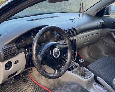 Зеленый Фольксваген Пассат, объемом двигателя 1.6 л и пробегом 320 тыс. км за 2750 $, фото 2 на Automoto.ua