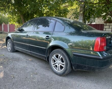 Зеленый Фольксваген Пассат, объемом двигателя 1.8 л и пробегом 330 тыс. км за 3200 $, фото 1 на Automoto.ua