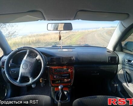 Зеленый Фольксваген Пассат, объемом двигателя 1.8 л и пробегом 330 тыс. км за 2900 $, фото 1 на Automoto.ua