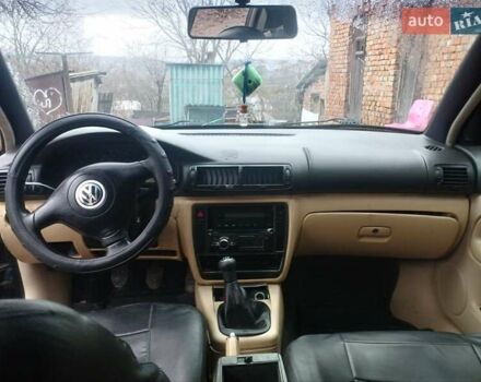 Зелений Фольксваген Пассат, об'ємом двигуна 1.78 л та пробігом 247 тис. км за 2250 $, фото 2 на Automoto.ua