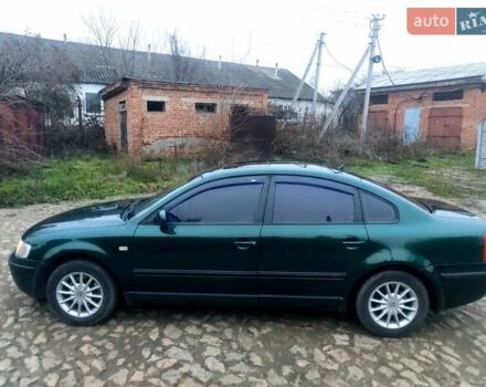 Зеленый Фольксваген Пассат, объемом двигателя 1.8 л и пробегом 298 тыс. км за 3500 $, фото 2 на Automoto.ua