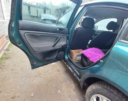 Зелений Фольксваген Пассат, об'ємом двигуна 1.8 л та пробігом 300 тис. км за 3150 $, фото 12 на Automoto.ua