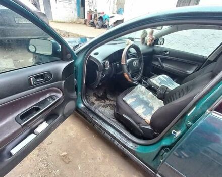 Зеленый Фольксваген Пассат, объемом двигателя 1.8 л и пробегом 300 тыс. км за 3150 $, фото 9 на Automoto.ua