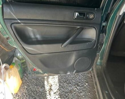 Зеленый Фольксваген Пассат, объемом двигателя 1.8 л и пробегом 425 тыс. км за 4400 $, фото 2 на Automoto.ua