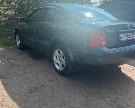 Зеленый Фольксваген Пассат, объемом двигателя 1.8 л и пробегом 425 тыс. км за 4400 $, фото 4 на Automoto.ua
