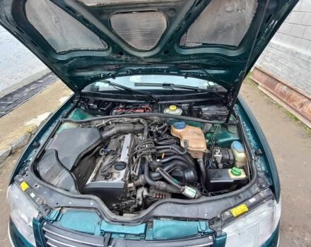 Зелений Фольксваген Пассат, об'ємом двигуна 1.8 л та пробігом 300 тис. км за 3150 $, фото 8 на Automoto.ua