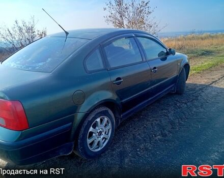 Зеленый Фольксваген Пассат, объемом двигателя 1.8 л и пробегом 330 тыс. км за 2900 $, фото 3 на Automoto.ua