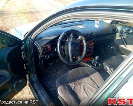 Зеленый Фольксваген Пассат, объемом двигателя 1.8 л и пробегом 330 тыс. км за 2900 $, фото 2 на Automoto.ua