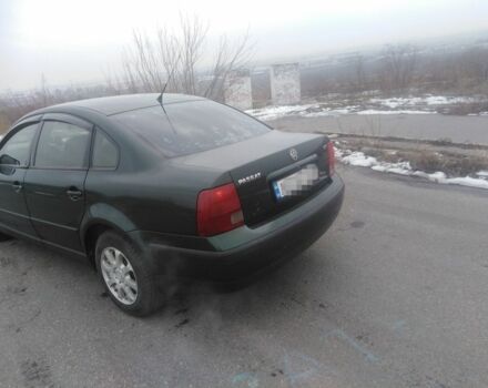 Зеленый Фольксваген Пассат, объемом двигателя 1.8 л и пробегом 320 тыс. км за 2900 $, фото 2 на Automoto.ua