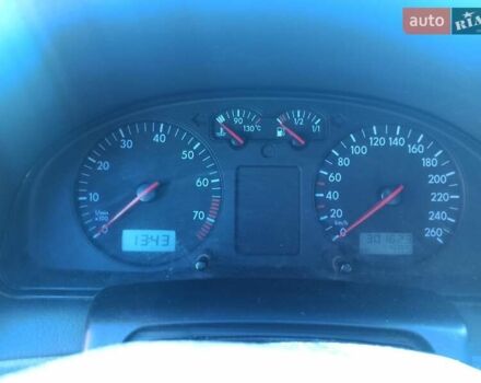 Зелений Фольксваген Пассат, об'ємом двигуна 1.6 л та пробігом 301 тис. км за 4000 $, фото 5 на Automoto.ua