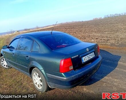 Зеленый Фольксваген Пассат, объемом двигателя 1.8 л и пробегом 330 тыс. км за 2900 $, фото 4 на Automoto.ua