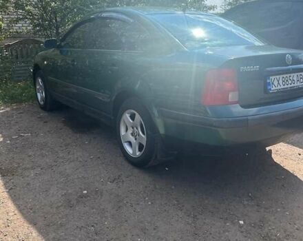 Зеленый Фольксваген Пассат, объемом двигателя 1.8 л и пробегом 425 тыс. км за 4400 $, фото 3 на Automoto.ua