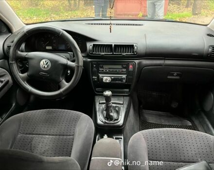 Зеленый Фольксваген Пассат, объемом двигателя 1 л и пробегом 180 тыс. км за 2750 $, фото 1 на Automoto.ua