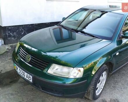 Зеленый Фольксваген Пассат, объемом двигателя 1.6 л и пробегом 229 тыс. км за 4900 $, фото 1 на Automoto.ua