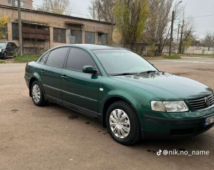 Зеленый Фольксваген Пассат, объемом двигателя 1 л и пробегом 180 тыс. км за 2750 $, фото 2 на Automoto.ua