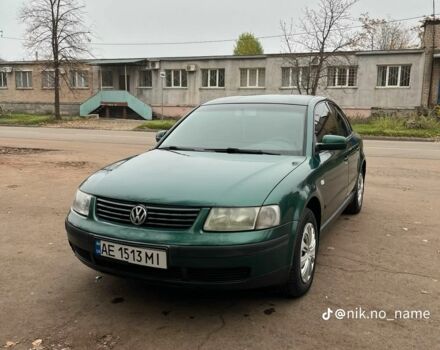 Зеленый Фольксваген Пассат, объемом двигателя 1 л и пробегом 180 тыс. км за 2750 $, фото 3 на Automoto.ua