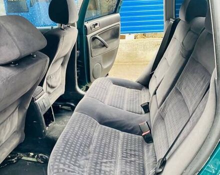 Зеленый Фольксваген Пассат, объемом двигателя 1.6 л и пробегом 249 тыс. км за 4100 $, фото 9 на Automoto.ua