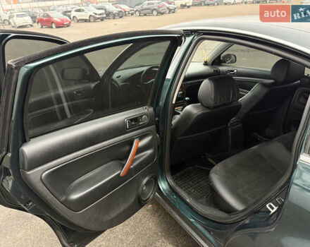 Зелений Фольксваген Пассат, об'ємом двигуна 1.8 л та пробігом 285 тис. км за 4499 $, фото 13 на Automoto.ua