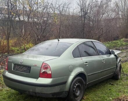 Зеленый Фольксваген Пассат, объемом двигателя 1 л и пробегом 200 тыс. км за 950 $, фото 1 на Automoto.ua