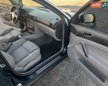 Зелений Фольксваген Пассат, об'ємом двигуна 1.6 л та пробігом 254 тис. км за 4799 $, фото 12 на Automoto.ua