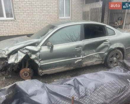 Зеленый Фольксваген Пассат, объемом двигателя 1.8 л и пробегом 300 тыс. км за 2200 $, фото 2 на Automoto.ua