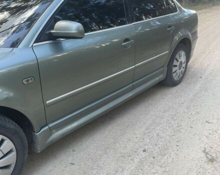 Зеленый Фольксваген Пассат, объемом двигателя 9 л и пробегом 300 тыс. км за 2250 $, фото 2 на Automoto.ua