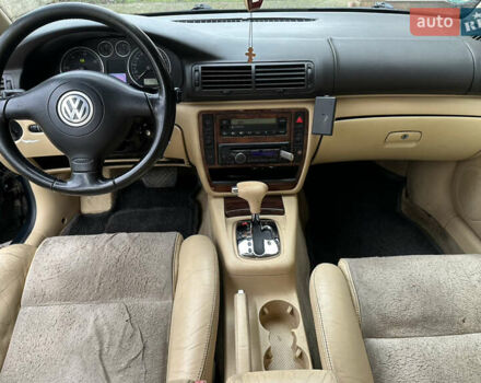 Зеленый Фольксваген Пассат, объемом двигателя 2.5 л и пробегом 273 тыс. км за 3899 $, фото 17 на Automoto.ua