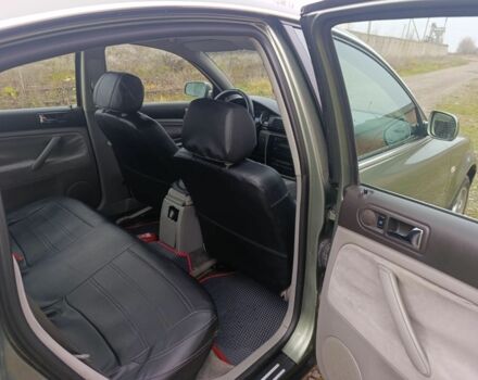 Зеленый Фольксваген Пассат, объемом двигателя 1.8 л и пробегом 270 тыс. км за 3600 $, фото 7 на Automoto.ua